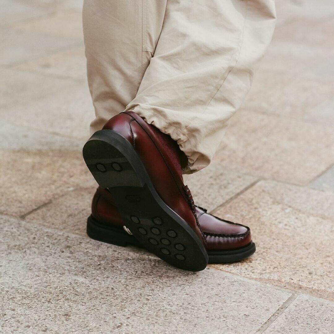 renG.H. BASS & CO. Weejuns Larson ワイン Mens Easy Weejuns Larson Loafers in a Polished Wine Leather - G.H.