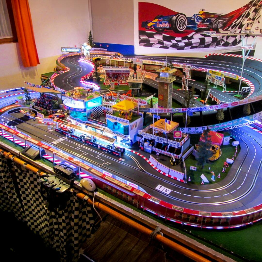 カレラ Digital132 NASCAR Daytona Challenge Carrera DIGITAL 132 NASCAR Daytona Challenge Race Set - BRS Hobbies