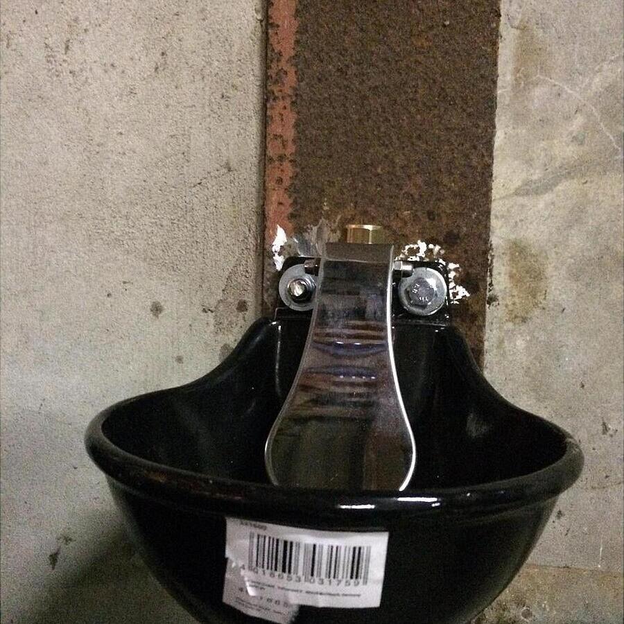 Kerbl K50 Drinkbak kunststof met tong olijfgroen