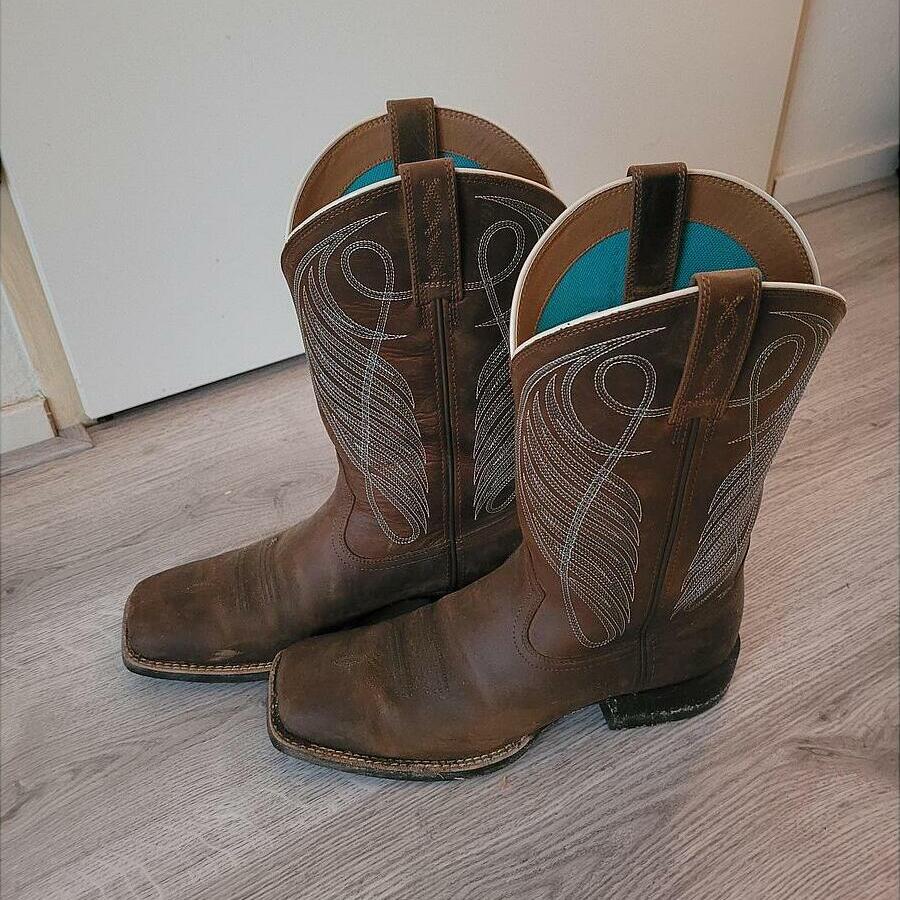 Stradivarius - Bottes western à motif - Rouge/écru