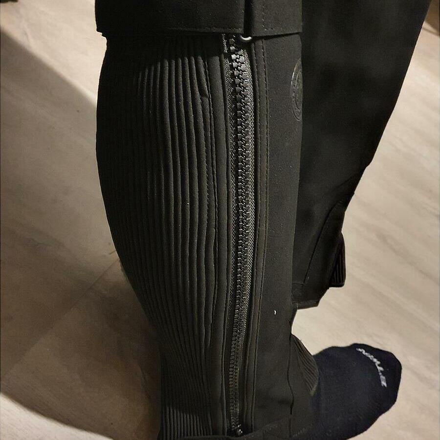 A&H Apparel Amara Demi-chaps d'équitation en cuir synthétique