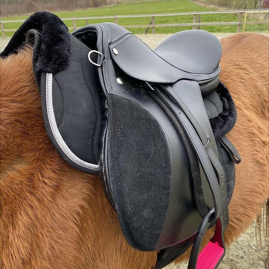 Manaal Enterprises Selle de cheval Western Pleasure Show en cuir de vachette véritable avec appuie-tête