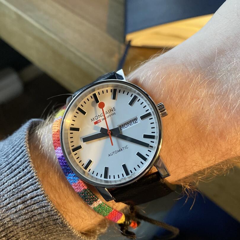 Montre mondaine 2025