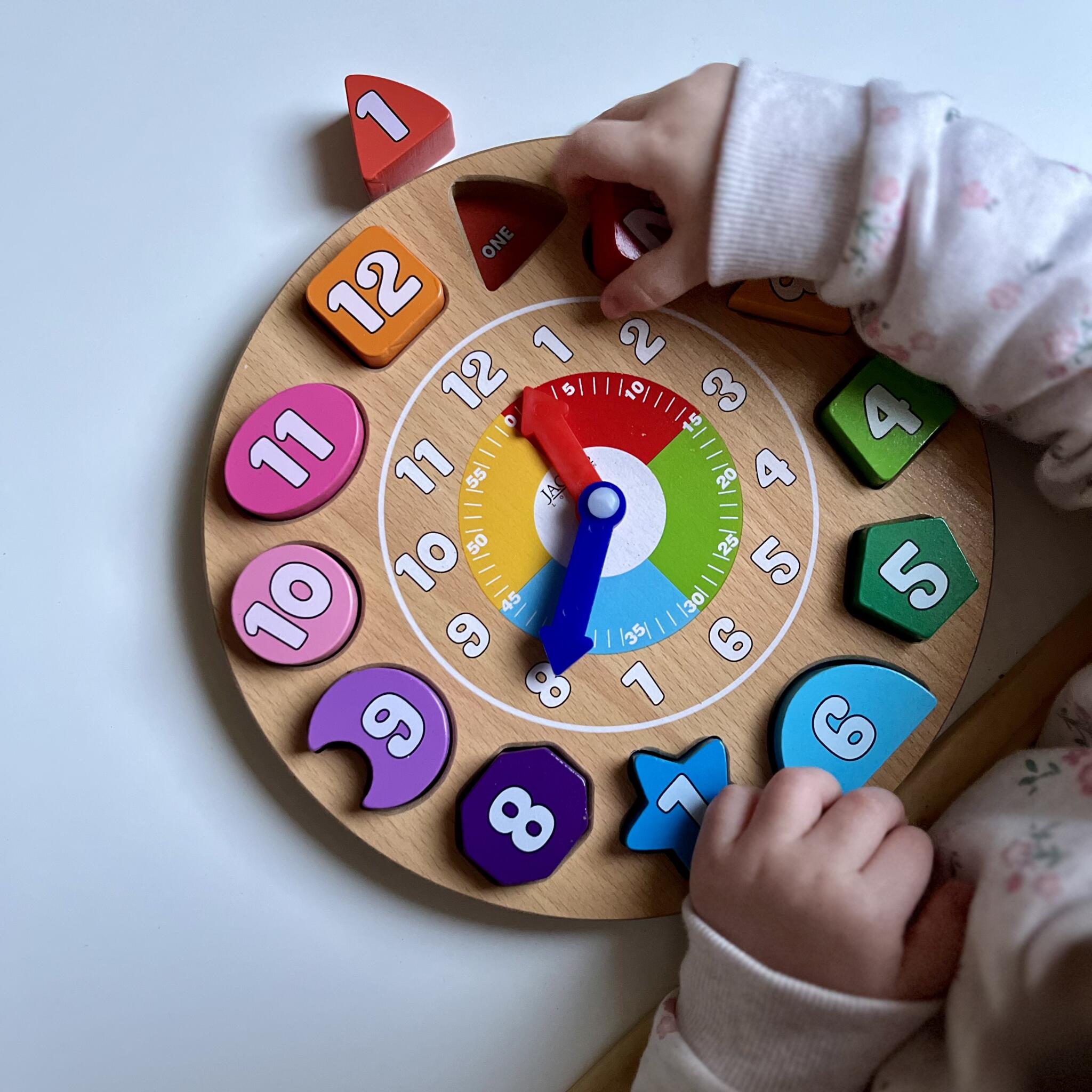 Shape sorting clock 2025