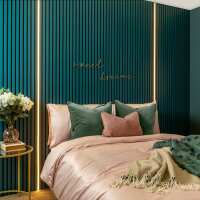 Read Walls and Floors Reviews
