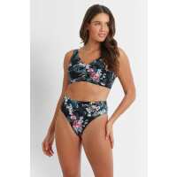 Read Sunseeker Swimwear Reviews