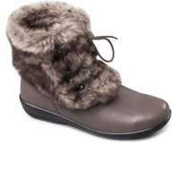 Read Charles Clinkard Reviews