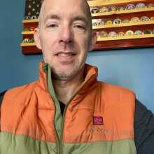 Review Image - Final Sale - Men's Classic Heated Vest Green & Gold / 3XL