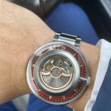 Review Image - Invertor Automatic Oxblood Gray Limited Edition
