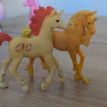 Review Image - Schleich Collectible Unicorn Peach Rings S4