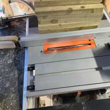 Przejrzyj wideo - Piła stołowa Evolution RAGE5-S 255 mm z wielomateriałowym 28T i pakietem ostrzy z drobnego drewna 60T 230V