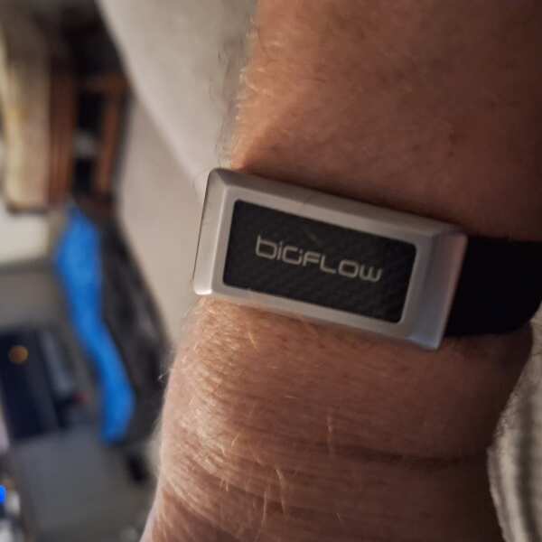 Sport Magnetic Wristband Black/White – Bioflow UK