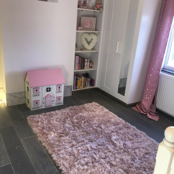 Modern Rugs UK 4 star review on 1st April 2019