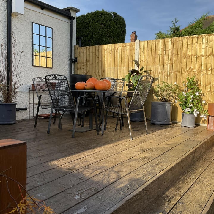 London Decking Company  5 star review on 25th October 2022