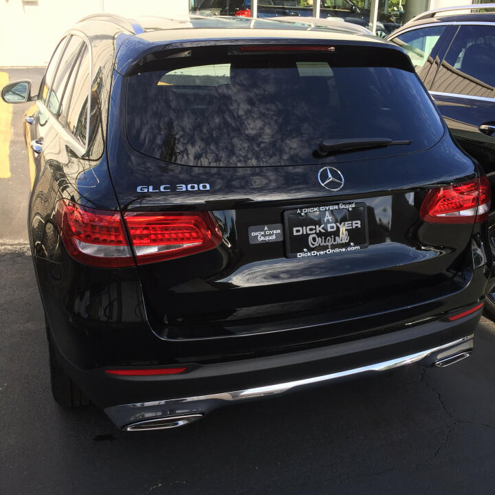 Dick Dyer Mercedes-Benz 5 star review on 12th December 2019
